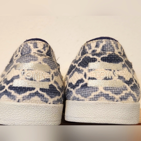 TOMS Blue and White Patterned Canvas Slip-On Shoes Women's 8 Nearly New - Picture 8 of 12